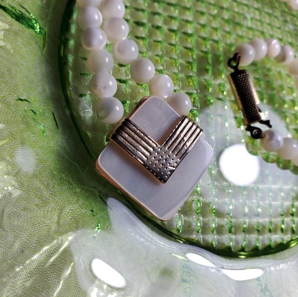 Vintage bead necklace with pendant & clasp - Picture 2 of 6